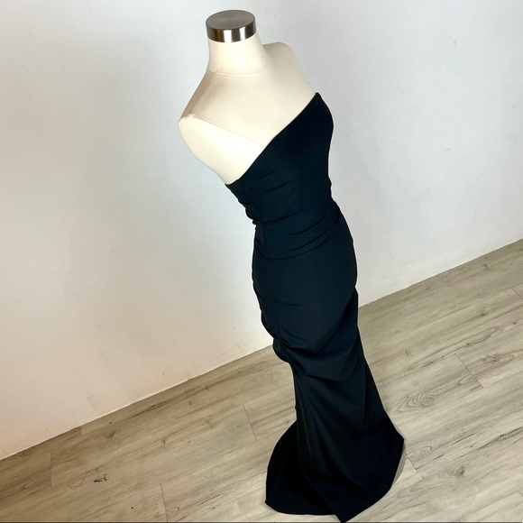 NICOLE MILLER sexy black strapless classic gown with train. Ruched, tailored. 2 - Picture 11 of 17